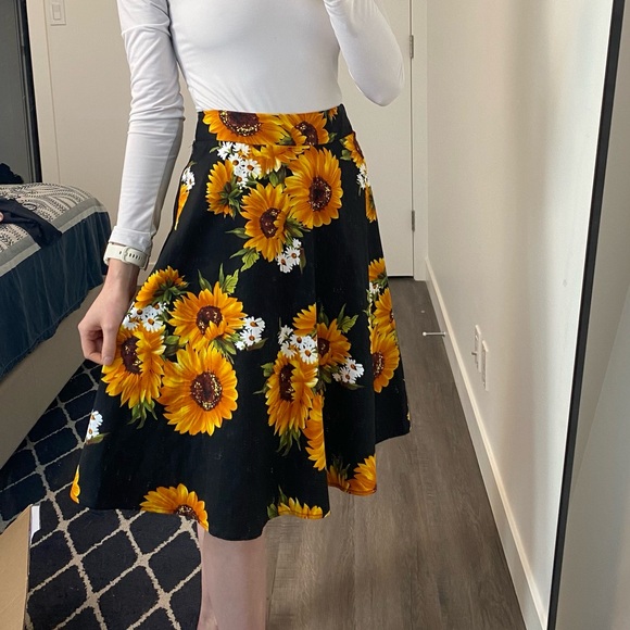 Vintage style Sunflower Skirt - Knee Length - Small - Picture 2 of 3